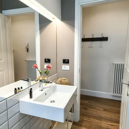 Oltrarno's Sweet Rose - Free Parking! Apartment Florence