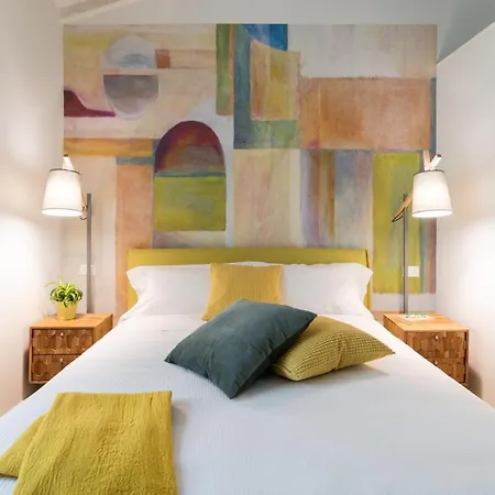 Living Walls Apartment *