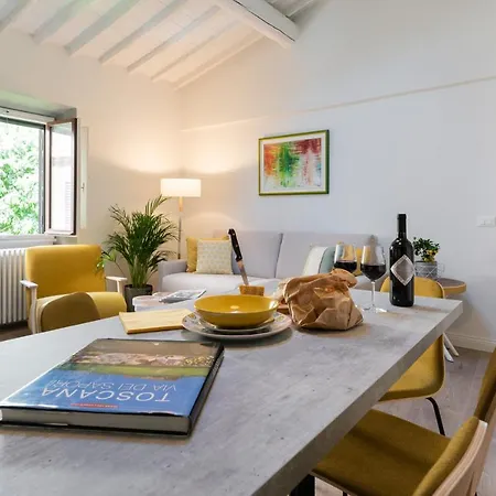 Living Walls Apartment