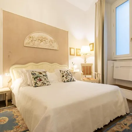 Apartment Tornabuoni Chic Florence
