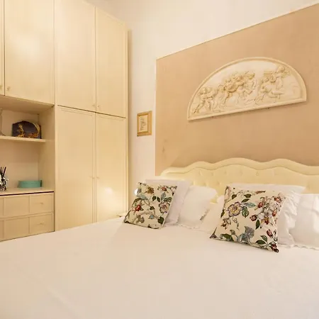 Apartment Tornabuoni Chic Florence