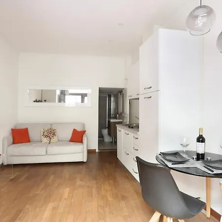 Luxury Duomo In Center Of Apartment