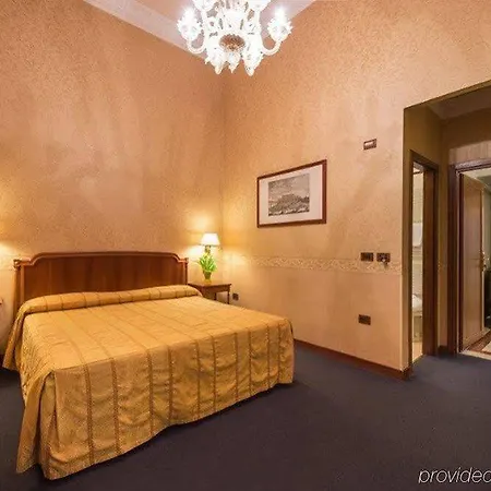 Strozzi Palace Hotel 4*