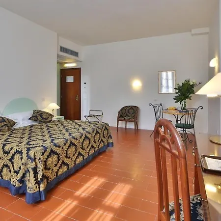 Hotel Neroli - Place Of Charme 4*