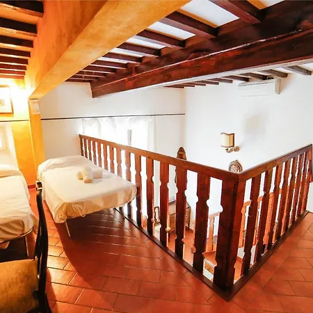 Traditional Close To The Duomo - Private Yard!