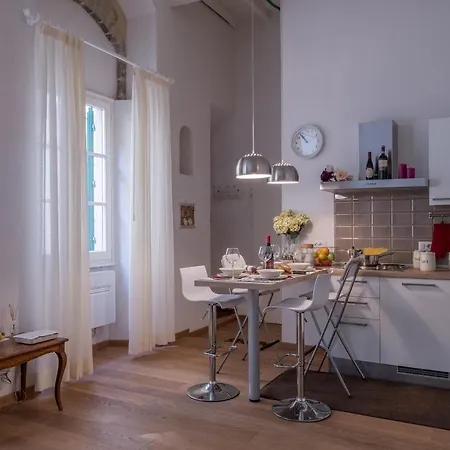 Parione Apartment *